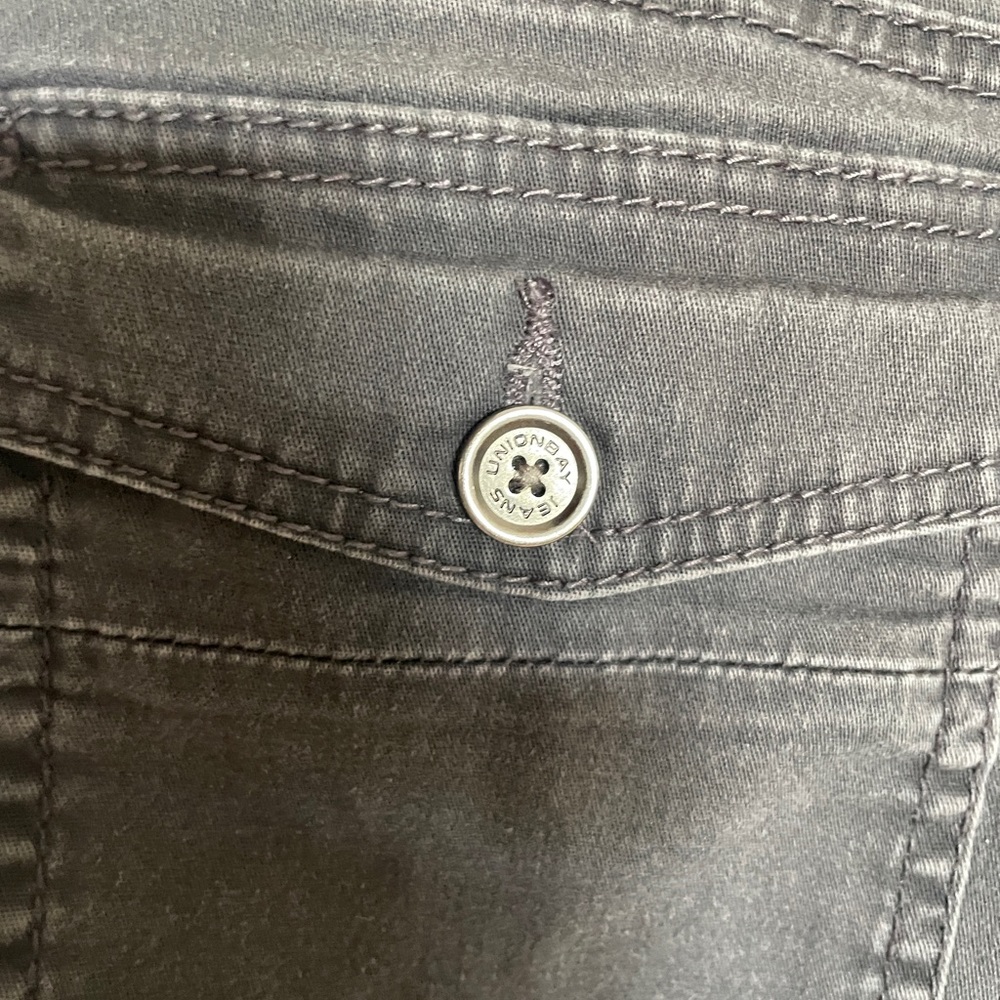 UNIONBAY Gray Cargo Shorts Casual Style SZ 11 - Picture 6 of 9